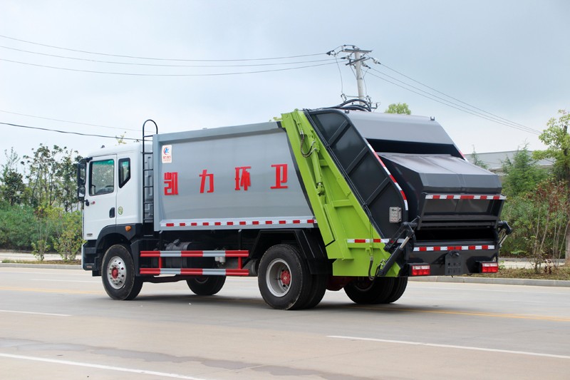 東風(fēng)D9壓縮式垃圾車高清圖