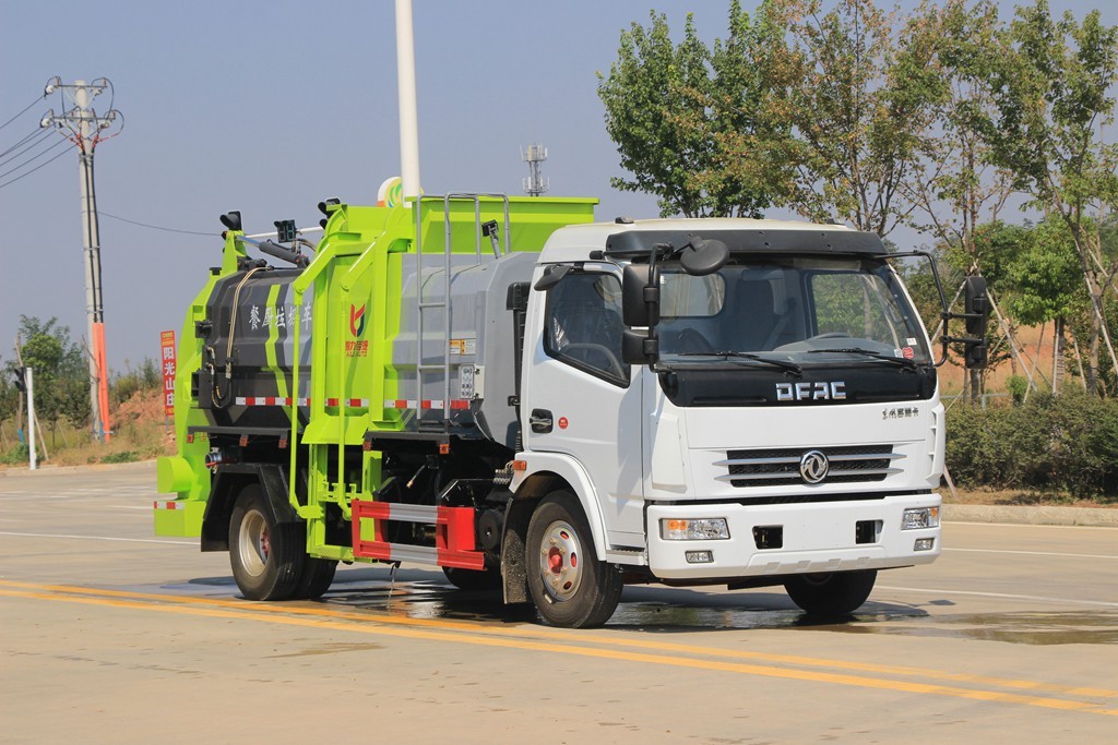 東風(fēng)大多利卡餐廚垃圾車(chē)