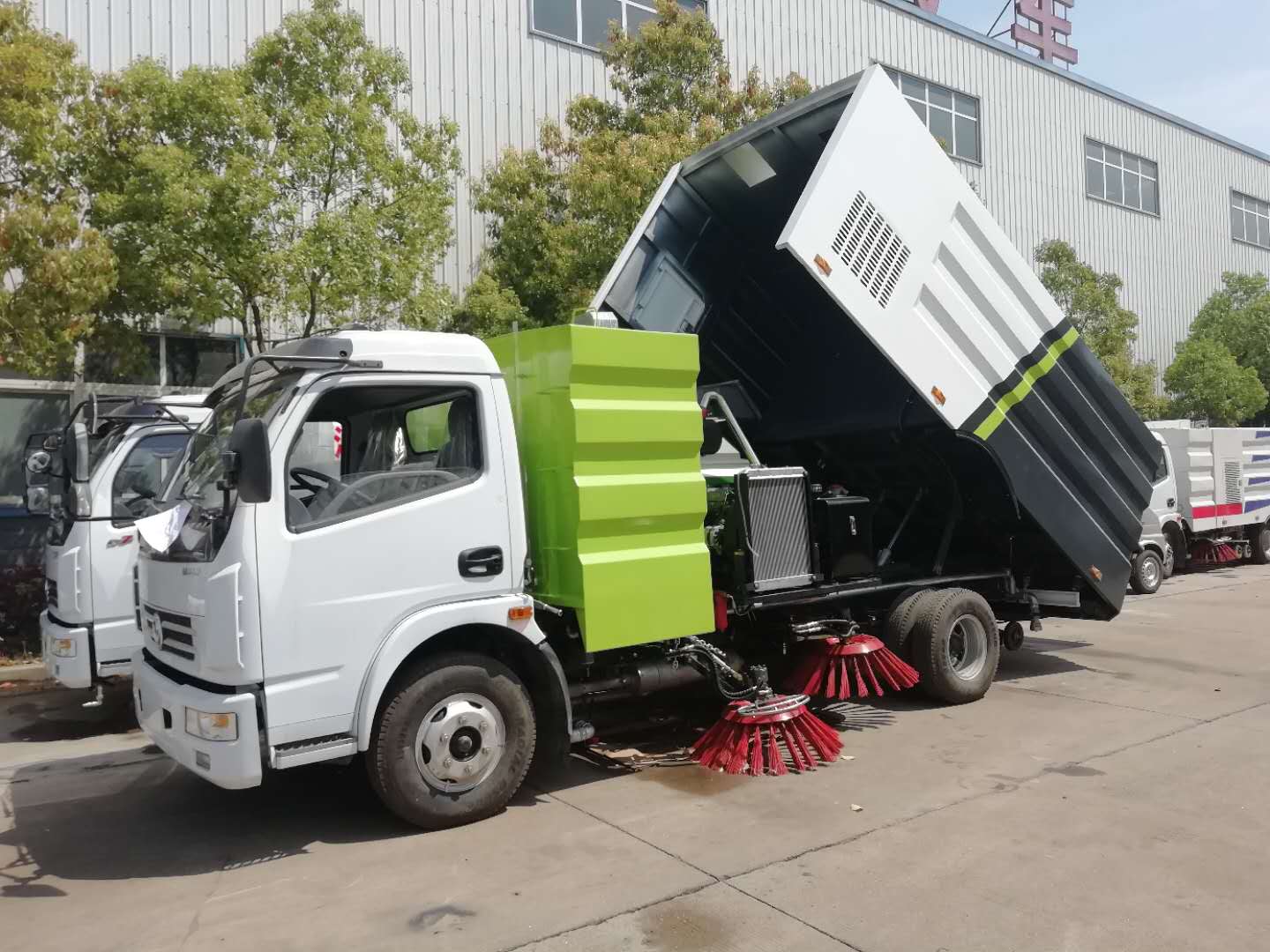 東風大多利卡掃路車高清圖