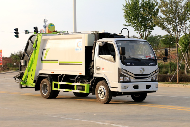 東風(fēng)小多利卡壓縮式垃圾車(chē)